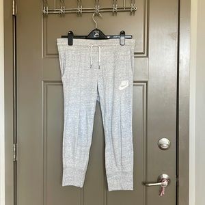 Nike Cropped Joggers